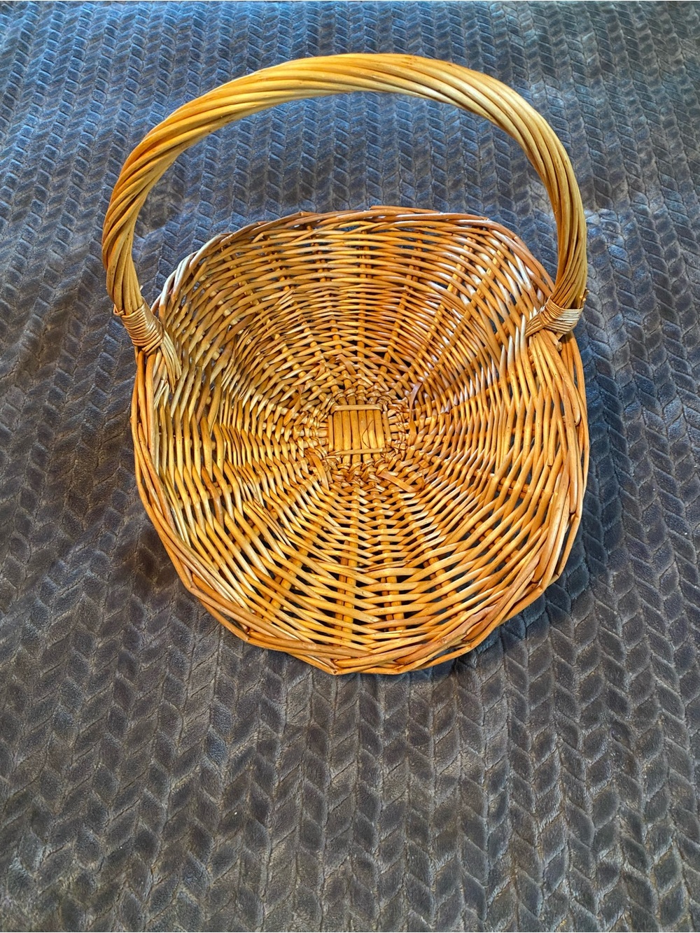 Woven Round Handled Basket - Natural Brown